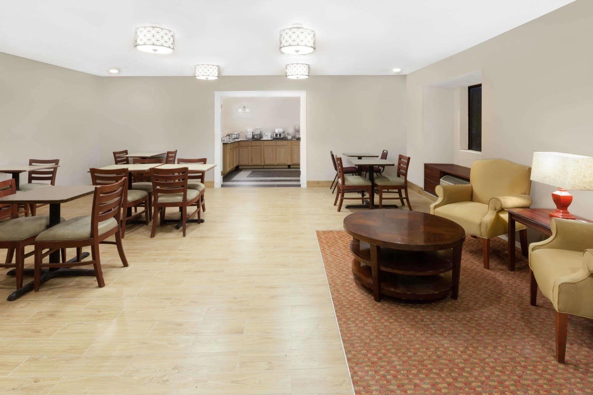 Hotel Baymont By Wyndham Gaylord Esterno foto